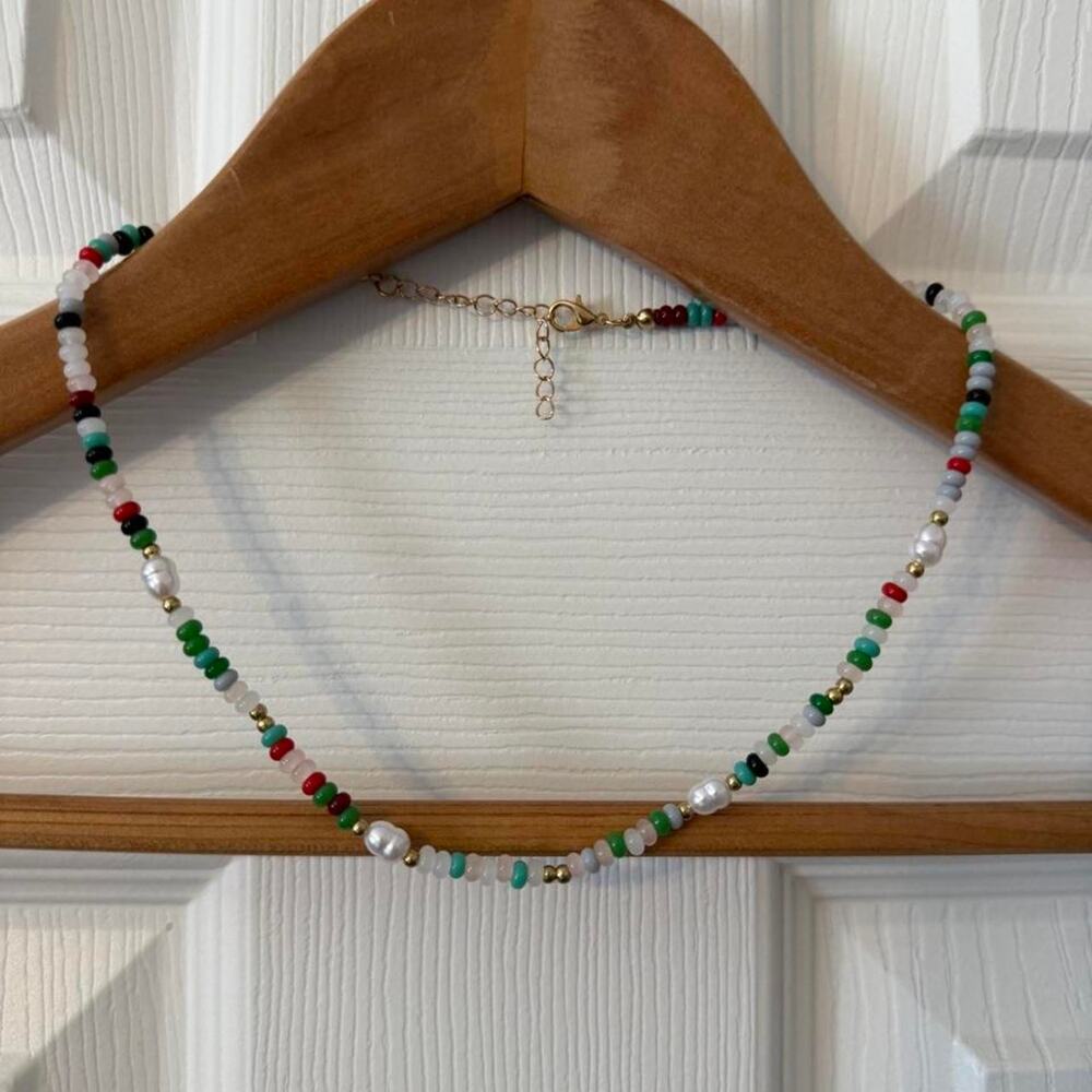 Colorful beaded pearl necklace